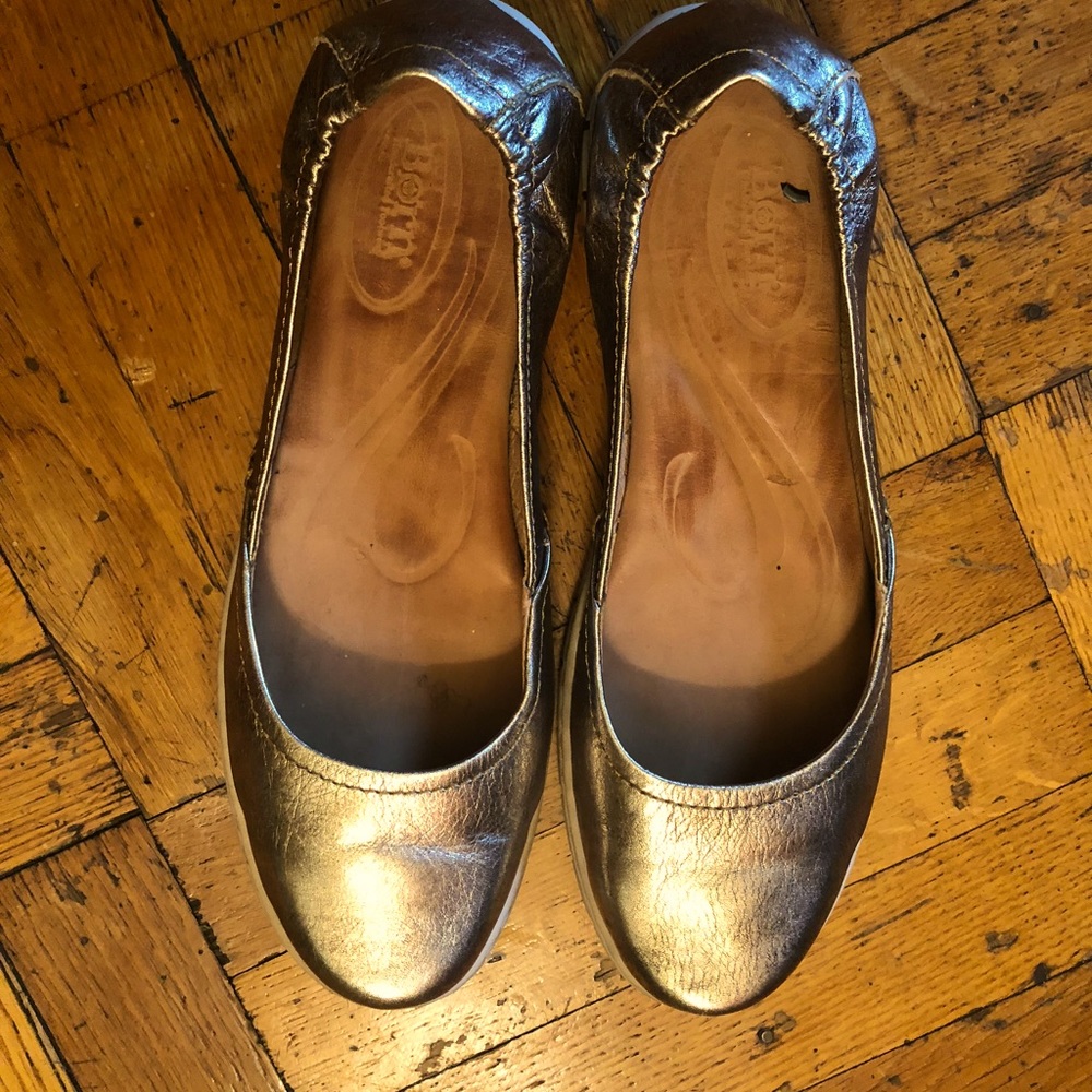 Born deep gold metallic shoes. 11M